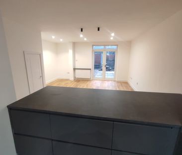 3 Bed Semi-Detached House, Dalton Street, M40 - Photo 2