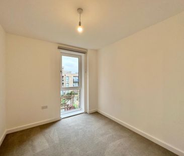 3 bedroom apartment to rent - Photo 4