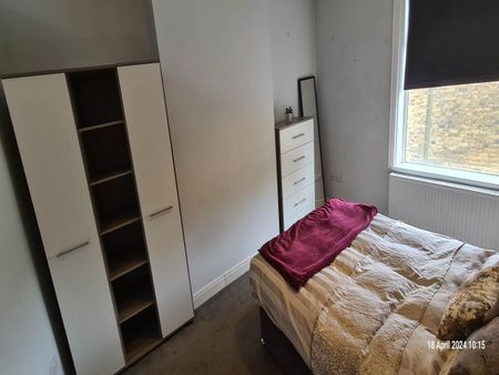 Rosemont Avenue (room 2), Bramley, Leeds - Photo 5