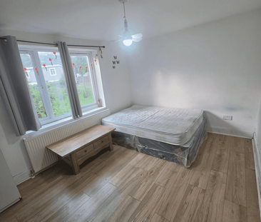 6 bedroom semi-detached house to rent - Photo 3