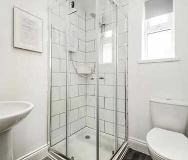 Modern Double Room With Ensuite - Photo 6