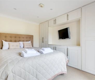 3 bedroom flat in Barnes - Photo 3