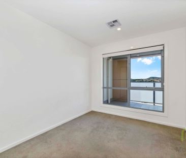 Immaculate Two Bedroom Apartment - Photo 5