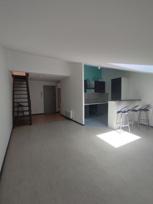 T3 PROCHE DE LA PLACE DENIS DUSSOUBS - Photo 1