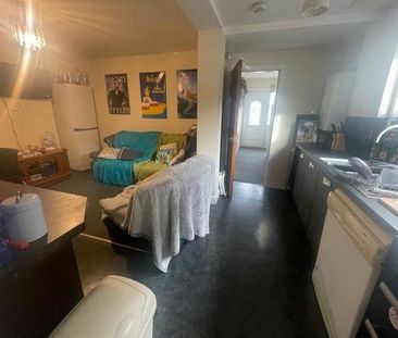 5 bedroom private hall to rent - Photo 1