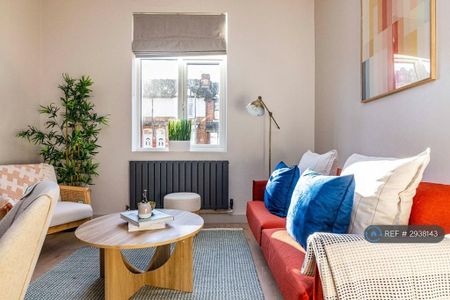 1 bedroom in a house share to rent - Photo 4