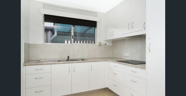 2/9 Shaw Street, West End, Qld 4810 - Photo 1