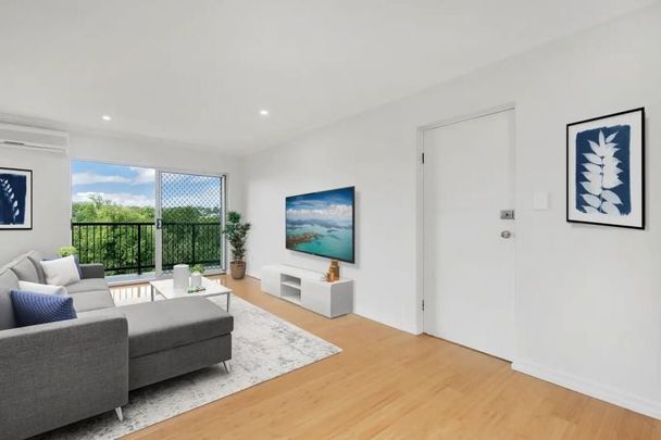 2 Bedroom Unit in Ideal Location - Water Bills included - - Photo 1