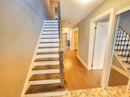 Detached Home For Lease | N9249654 - Photo 4