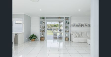 A Home of Distinction - Where Elegance Meets Everyday Life - Photo 3