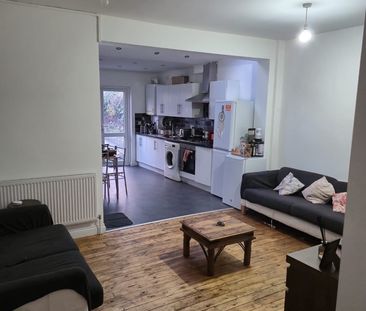 Room in a Shared House, Luton Road, E17 - Photo 2