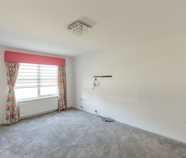 4 bedroom detached house to rent - Photo 2