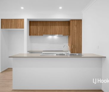 Brand-New Contemporary Living in the Heart of Fraser Rise! APPLICAT... - Photo 5