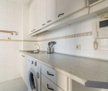 Spacious room on Avenida América with private terrace - Photo 5