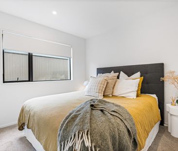 Sleek and Stylish - Photo 5