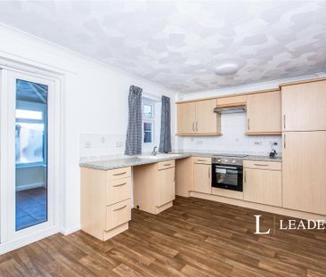 3 bedroom semi-detached house to rent - Photo 6