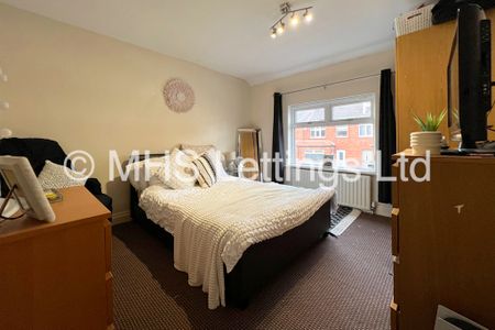 3 Bedroom Mid Terraced House for rent in Mayville Avenue - Photo 2