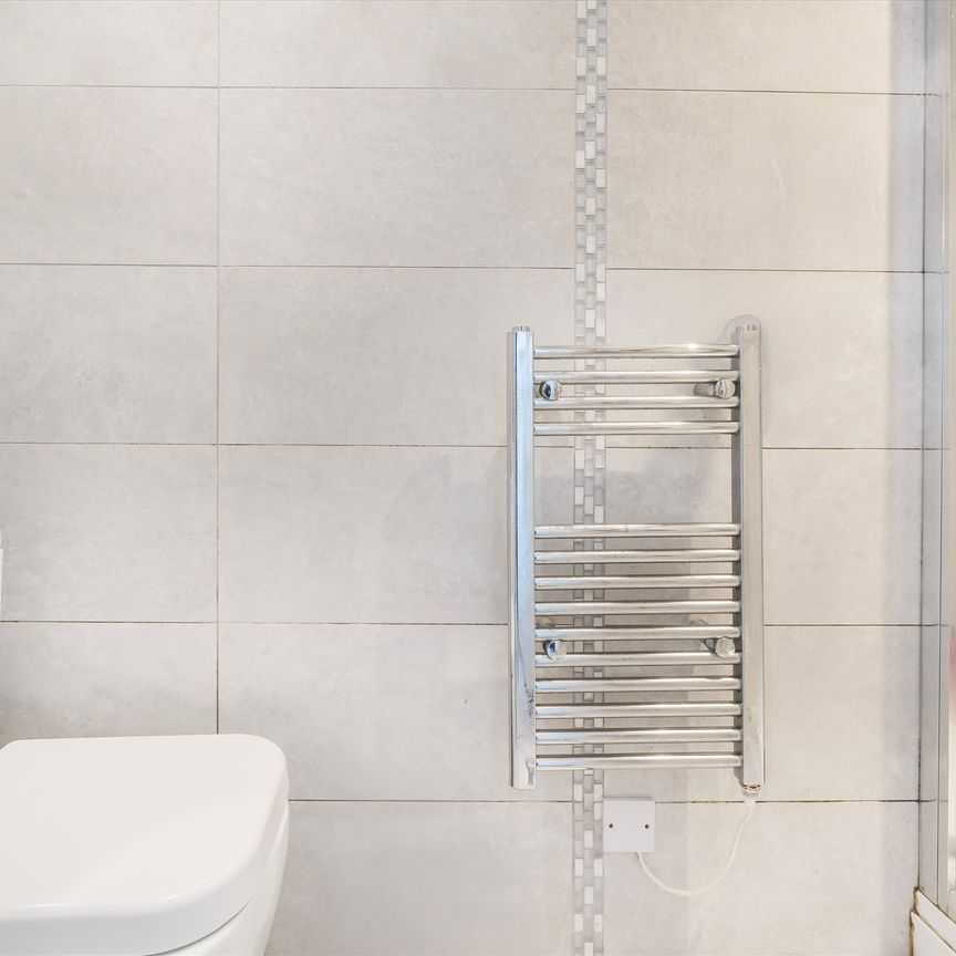 Essex Road, Acton, W3, London - Photo 1