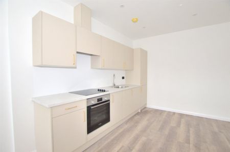 London Road, Redhill, Surrey, RH1 - Photo 2