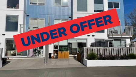 Luxury Townhouse Living At It's Best! - Photo 5