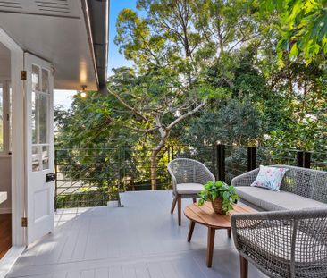 Renovated Three Bedroom Retreat - Photo 6