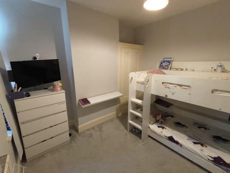 3 bedroom terraced house to rent - Photo 3