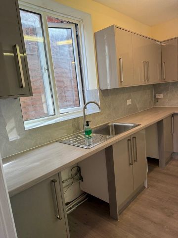 3 Bed Semi-Detached House, Colchester Road, LE5 - Photo 5