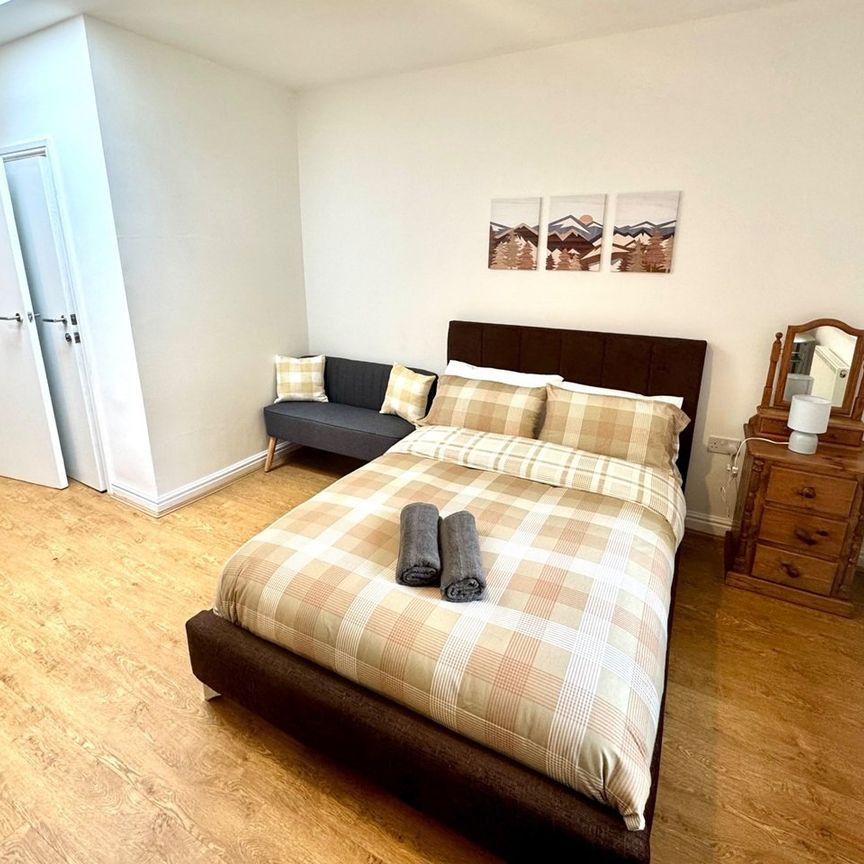 Studio Flat, Sir Harrys Road, B5 - Photo 2