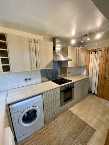 Huntly Court, Shawlands, G41 3BH - Photo 2