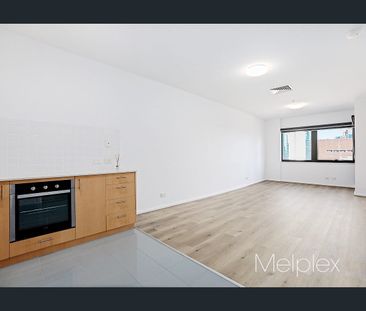 Spacious Apartment in CBD with Gas & Water Bills Included - Photo 1