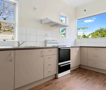 Charming 3-Bedroom Home in New Lynn - Photo 3