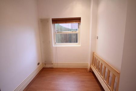 2 bedroom ground floor flat to rent - Photo 3