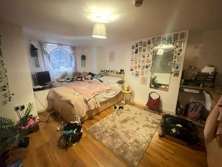 7 bedroom townhouse to rent - Photo 3