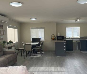 3 bedrooms in Henderson - Photo 3