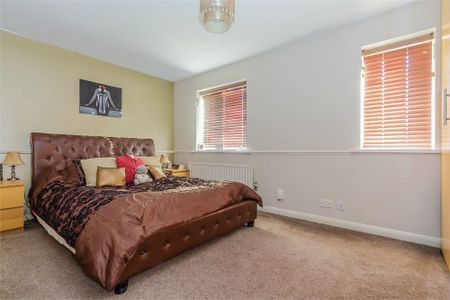 3 bed terraced house to rent in Littlebrook Avenue, Burnham, SL2 - Photo 5