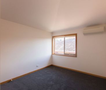 Unsurpassed Convenience in the heart of Leafy Coburg Awaits - Photo 3