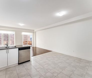 For Lease - 84 Fortis Crescent, Bradford West Gwillimbury, Ontario - Photo 2