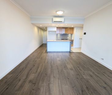 LEVEL 19 | IMMACULATE HOME WITH SPECTACULAR WATER VIEWS - Photo 5