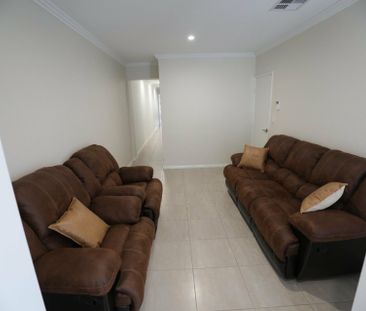 Comfort & Convenience in Queens Park - Photo 3