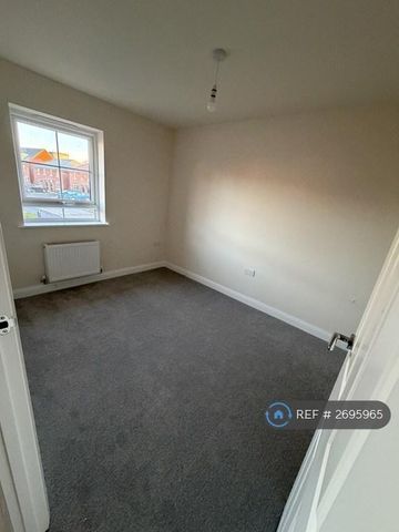 3 bedroom end of terrace house to rent - Photo 2