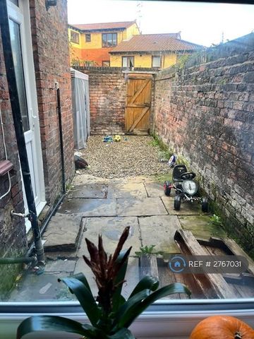 4 bedroom terraced house to rent - Photo 3