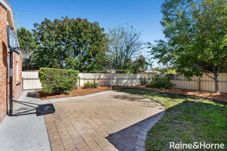Beautifully updated three-bedroom home - Photo 4
