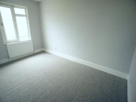2 Bedroom Maisonette To Let - Photo 2