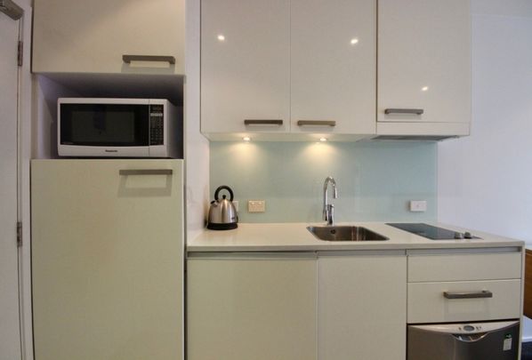 SUNNY FURNISHED - PRIVATE STUDIO - Photo 1