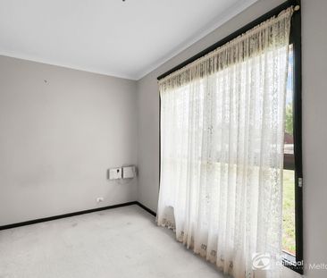 Charming Family Home in Convenient Mewlton West Location - Photo 3