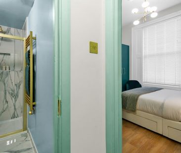 Studio Flat, Eardley Crescent, SW5 - Photo 4