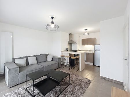 Location Appartement 2 pièces 41m² VETRAZ MONTHOUX 74100 - Photo 2