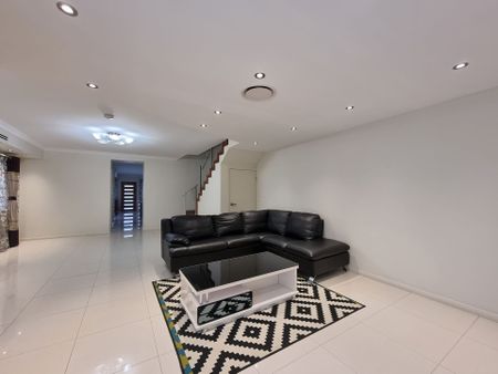 SPACIOUS 4-BEDROOM DUPLEX FOR RENT - Photo 5