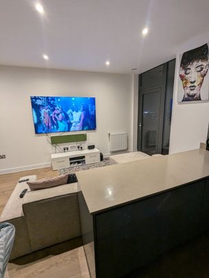 Room in a Shared Flat, Cairo New Road, CR0 - Photo 1