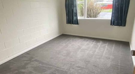 Spacious 2-Bedroom Flat - Photo 3